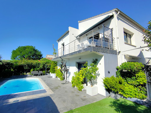 Villa avec piscine et terrasse 2