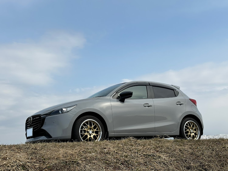 MAZDA2のmazda2・エアログレーメタリック・毎日投稿継続中・Car Photographyに関するカスタム事例の投稿画像1枚目