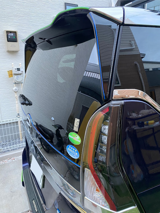 セレナのe-POWER・セレナC27・ラインテープに関するカスタム事例の投稿画像2枚目