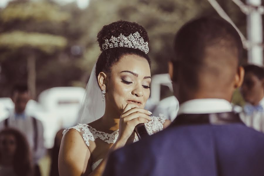 Fotografo di matrimoni Cibele Petri Layout (layout). Foto del 11 maggio 2020