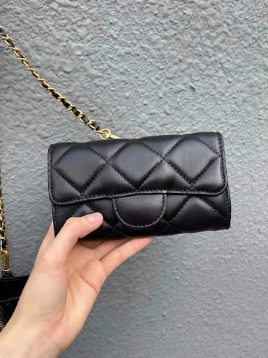 Title 1, Diamond Chain Small Square Bag Mini Lipstick A ...