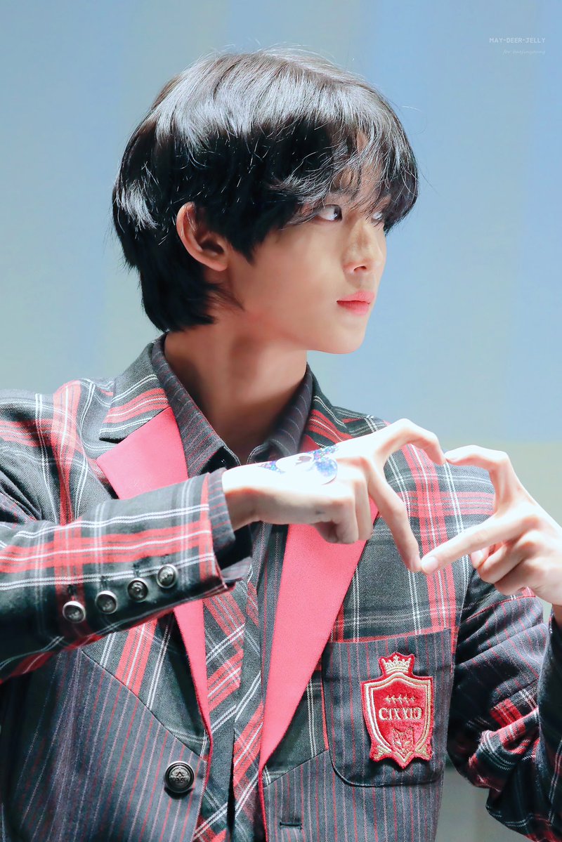 bae jinyoung uniform2