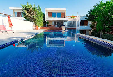 Maison avec piscine et jardin 3