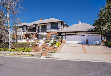 House with pool 4