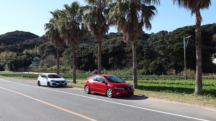 シビックの糸フォルニア🌴・ふりどんさんと🚗・良い波が🌊・福岡地方は☀️🌟・糸島は良い🌊🌴に関するカスタム事例の投稿画像2枚目