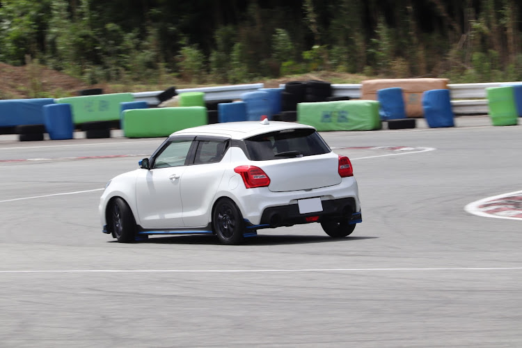 WRX STIのHSR九州・ドリームコース・クルマでenjoy・8月もよろしくお願いしますに関するカスタム事例の投稿画像19枚目