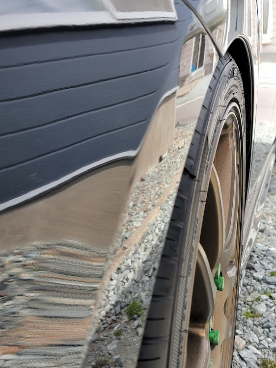 プリウスαの車高調整・バネ交換・低そうで低くない少し低い車・高そうで高くない少し高い車・加麻呂商会に関するカスタム事例の投稿画像3枚目