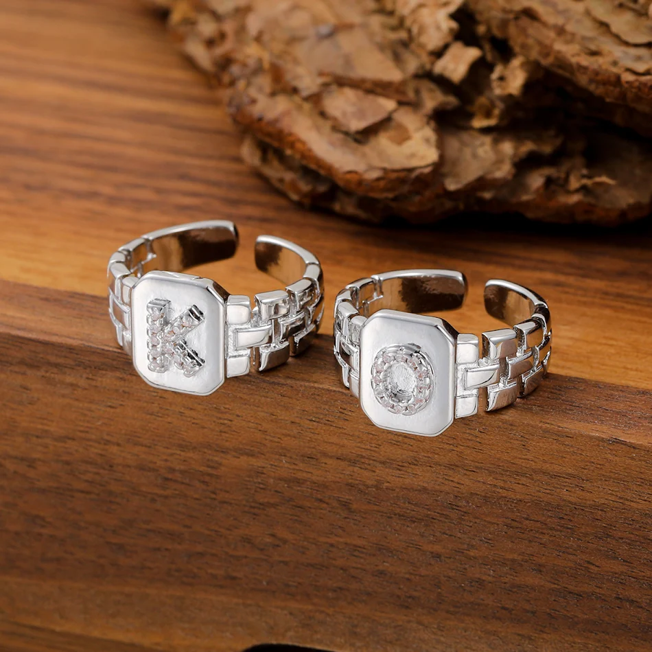 Koper ingelegde zirkoon letters ring Vintage distressed Een unieke ring voor een vintage look of als bijzonder cadeau met een persoonlijke boodschap.