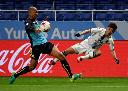 Jeonbuk Hyundai midfielder Kim Bo-Kyung (R) passes the ball beside Mamelodi Sundowns defender Wayne Arendse (L) during the Club World Cup football fifth place match between South Africa's Mamelodi Sundowns and South Korea's Jeonbuk Hyundai at Suita City stadium in Osaka on December 14, 2016.