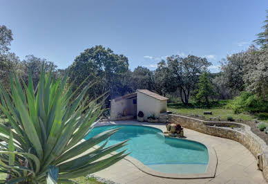 Villa avec piscine et terrasse 3