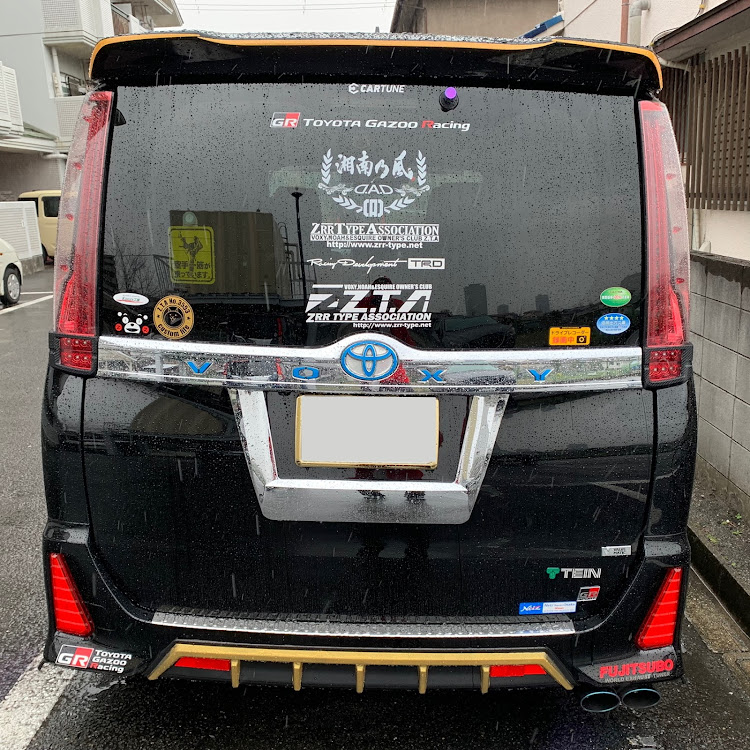 ヴォクシーのミニバン限定MT・四條畷イオンナイトMTのお知らせ・カーボンシート貼り付けに関するカスタム事例の投稿画像7枚目