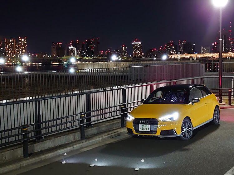 S1 ハッチバックのきいろい車・きいろ組・ぐるり公園・夜間撮影・アウディに関するカスタム事例の投稿画像2枚目