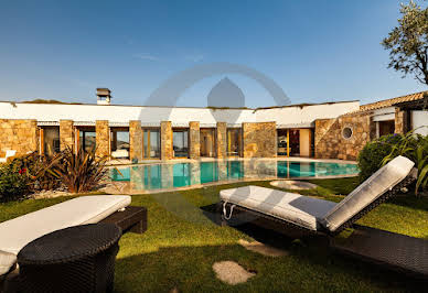 Villa with pool and garden 3