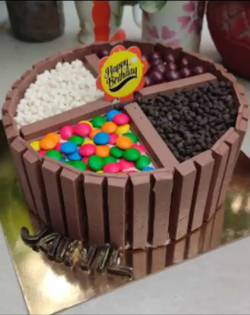 Chocolate KitKat Cake [600 Grams]