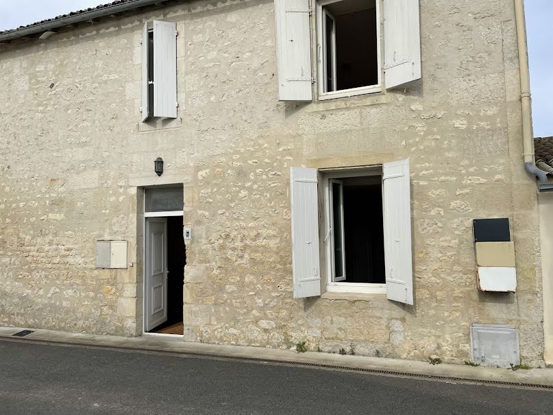 Vente maison 4 pièces 90 m² à Les Gonds (17100), 110 000 €