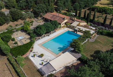 Villa avec piscine et jardin 1