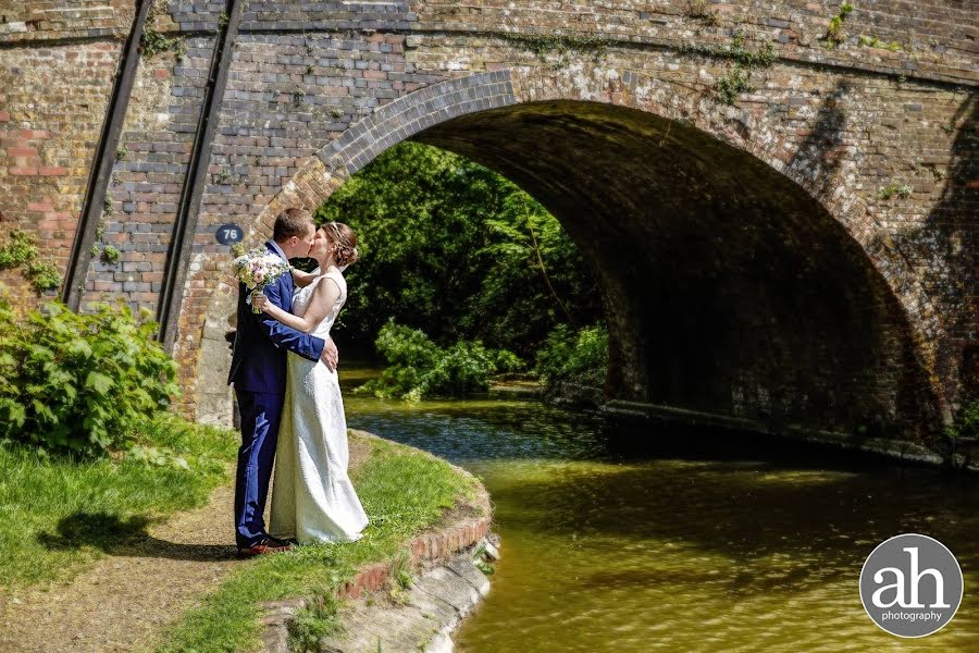 Fotografo di matrimoni Adam Hillier (adamhillierphoto). Foto del 2 luglio 2019