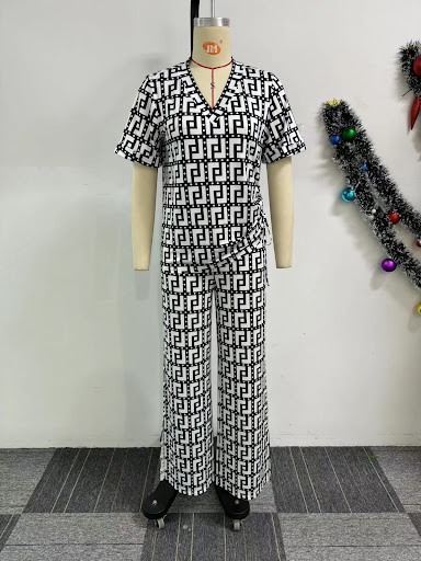 Title 21, European And American Printed V-neck Pleating W...