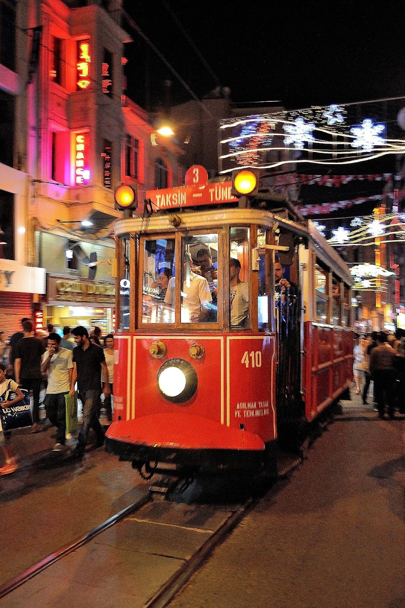 Il tram di Piazza Taksim di skirod