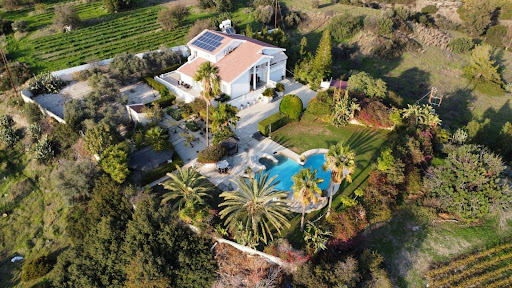 Villa with pool 3