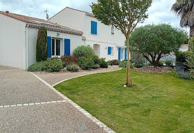 Villa avec piscine et terrasse 3