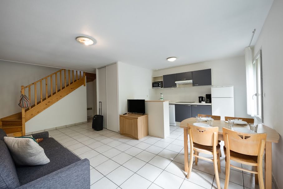 Location meublée appartement 3 pièces 60 m² à Lissieu (69380), 1 950 €