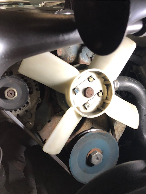 ダットサントラックの高知・プロ無職・低そうで低くない少し低い車・整備記録・DIYに関するカスタム事例の投稿画像3枚目