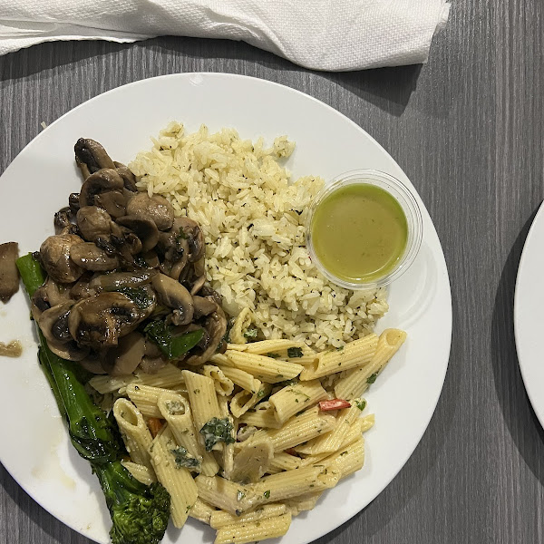 Vegan mushroom, spinach, rice, pasta salad (certified gf pasta)and broccolini