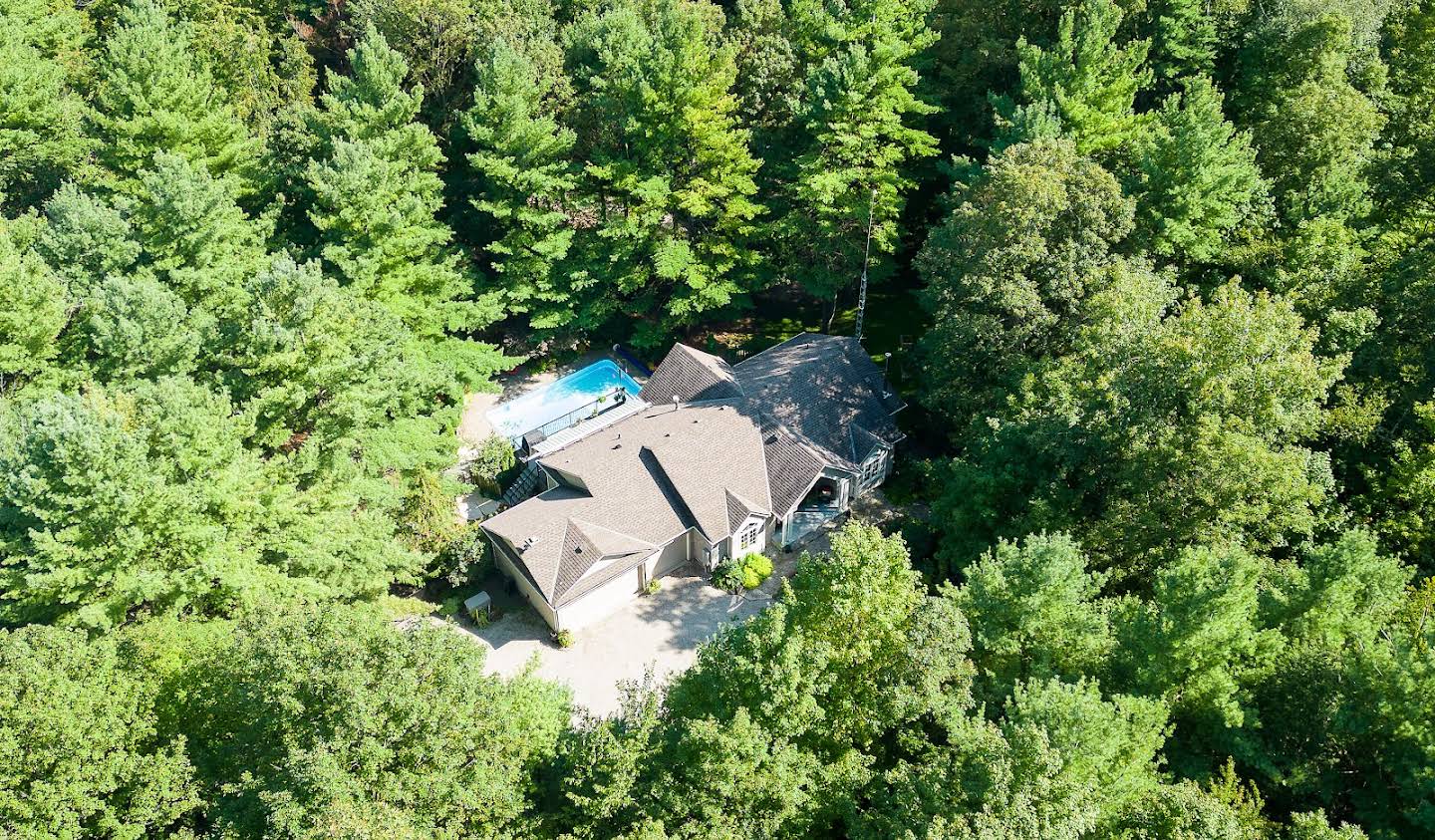 House with garden and terrace Campbellville