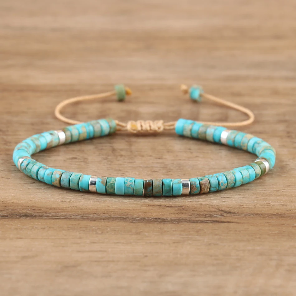 Verstellbares geflochtenes Armband mit Naturstein-Spacer-Perlen, stilvoll und komfortabel für den täglichen Gebrauch.