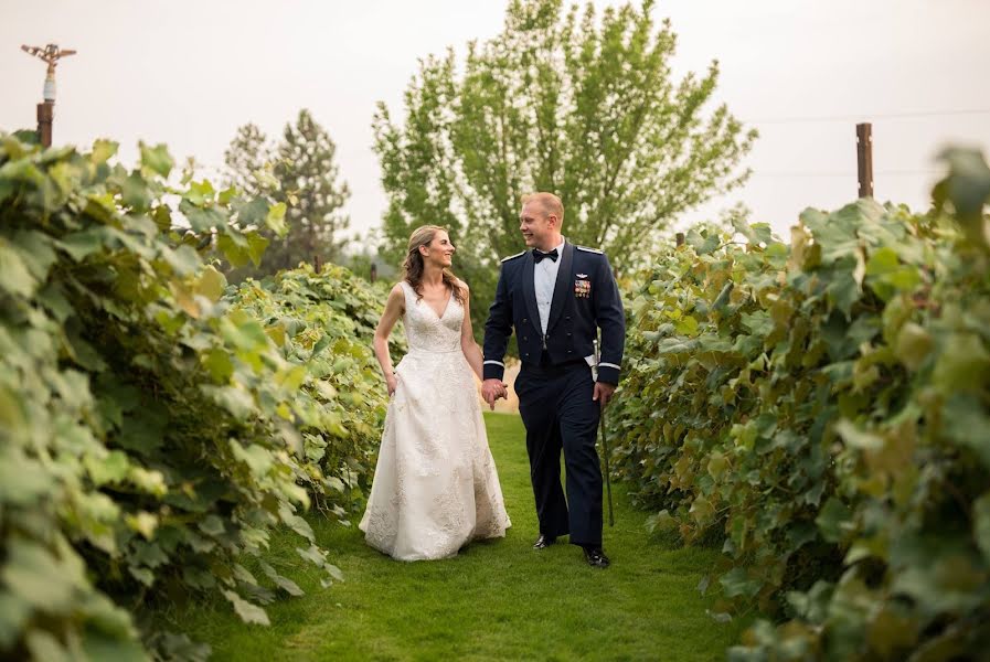 Fotógrafo de casamento Adam Schluter (lightcast). Foto de 8 de setembro 2019