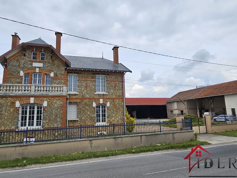 Vente ferme 8 pièces 201 m² à Saint-Martin-l'Heureux (51490), 420 000 €