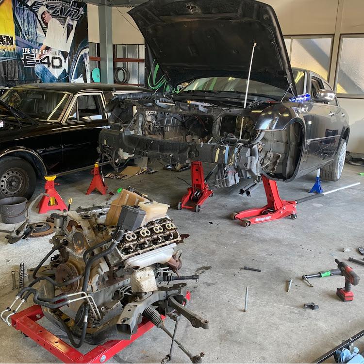 300Cのエンジンブロー・エンジンオーバーホール・アメ車ライフ・取り戻す✊・アメ車に関するカスタム事例の投稿画像1枚目