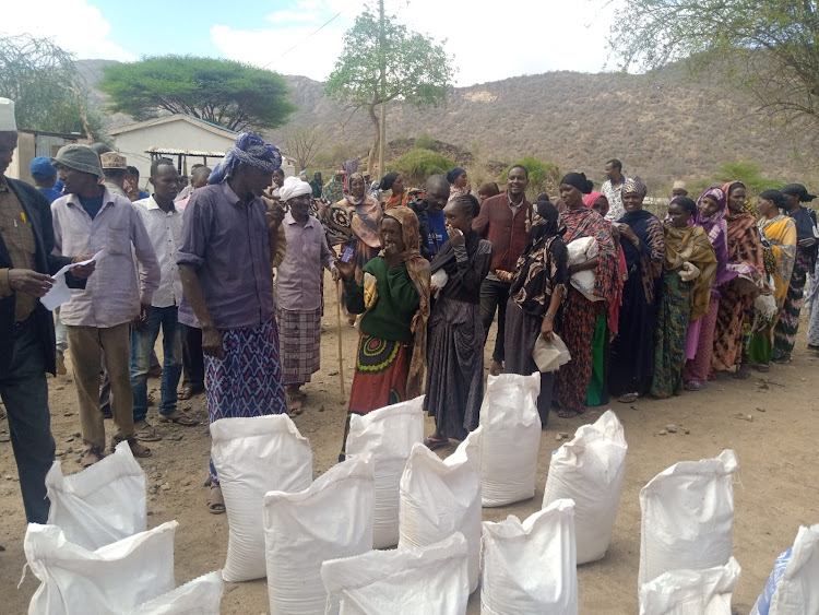 Lataka's residents lineup for relief food distribution