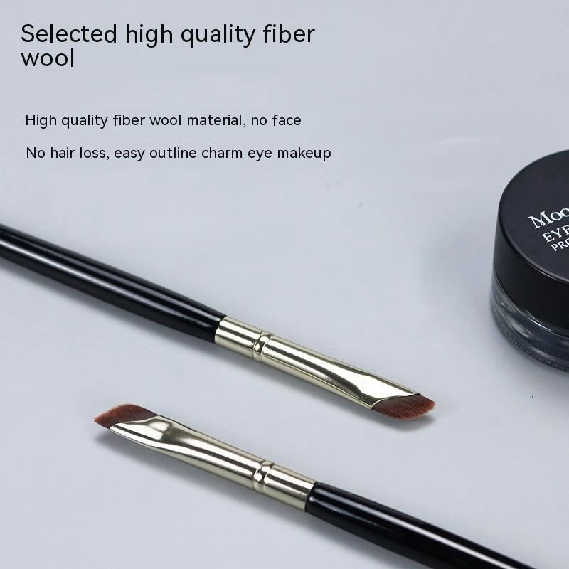 Flat head diagonal eye beauty brush. Apply, blend, and define eyeshadow with precision for flawless eye makeup looks eff