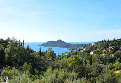 Villa avec piscine et terrasse 1