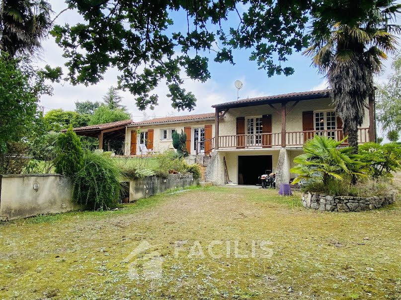 Vente maison 6 pièces 127 m² à Touvérac (16360), 249 900 €