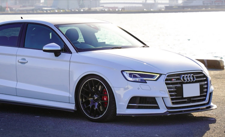 S3 セダンのS3セダン・アウディのある生活・サクラと愛車・夜桜に関するカスタム事例の投稿画像3枚目