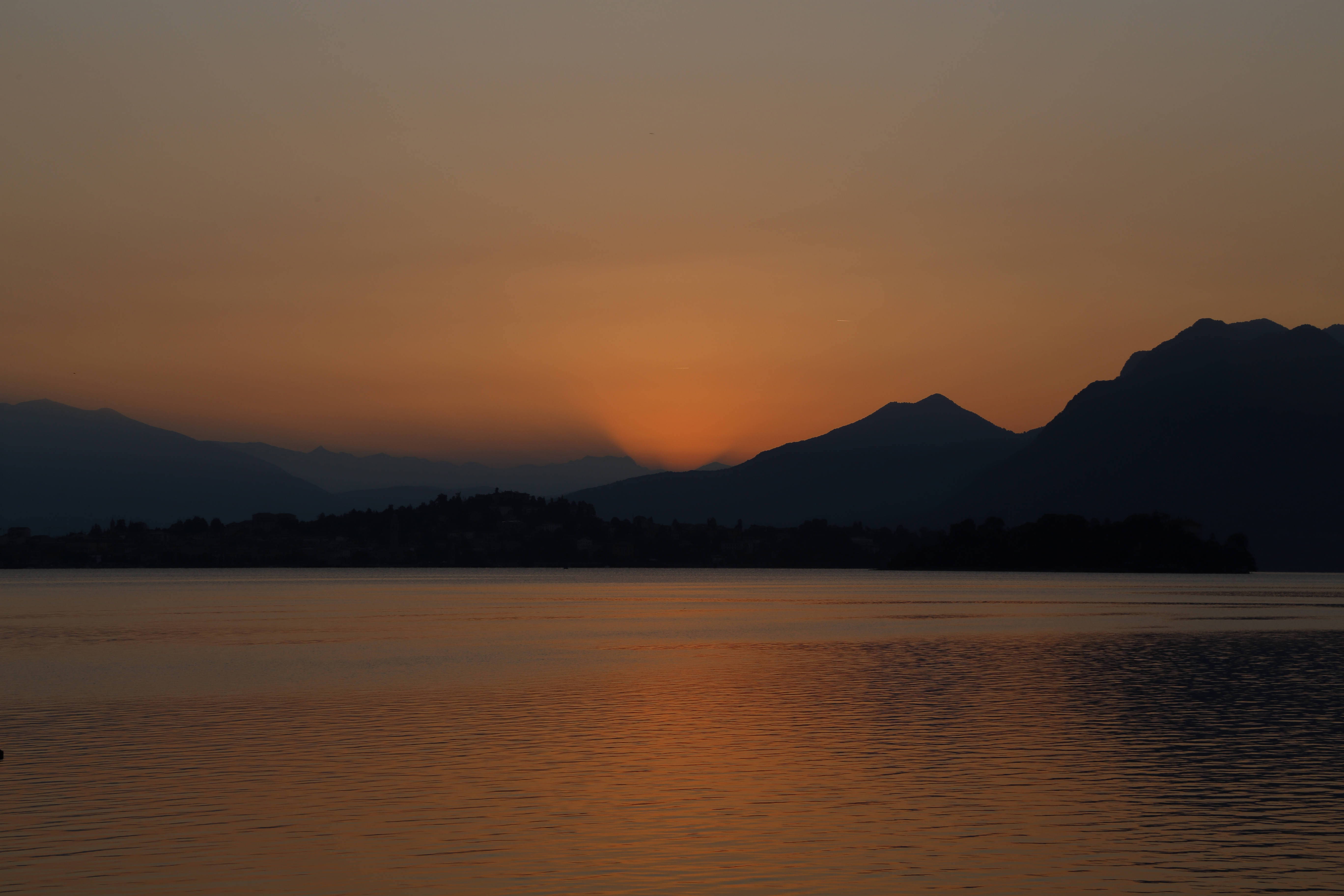 alba al lago di emil