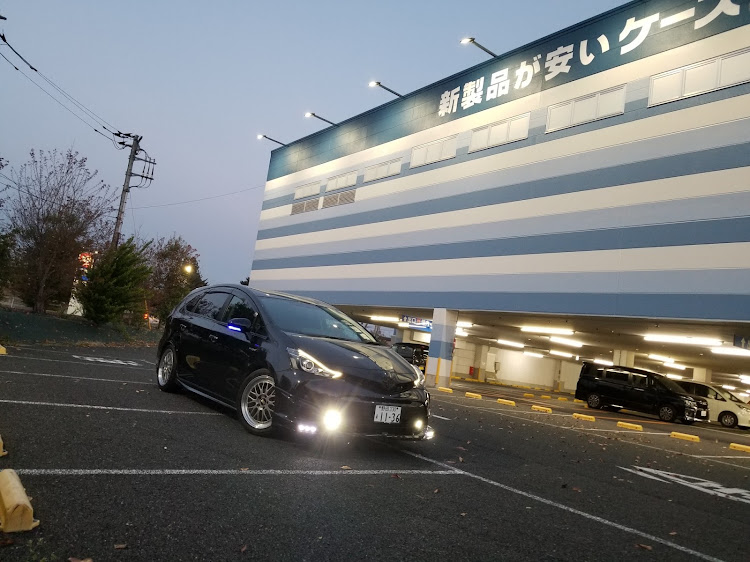 プリウスαの711コラボ・かりんとう饅頭・ケーズデンキに関するカスタム事例の投稿画像1枚目