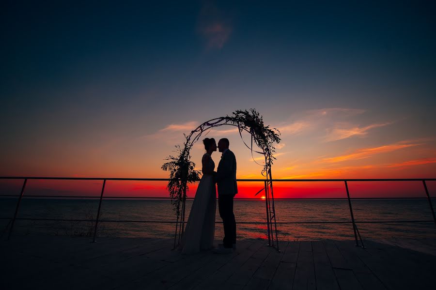 Fotógrafo de casamento Aleksey Galutva (galex2010). Foto de 15 de setembro 2016