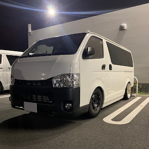 ハイエースバン TRH200V