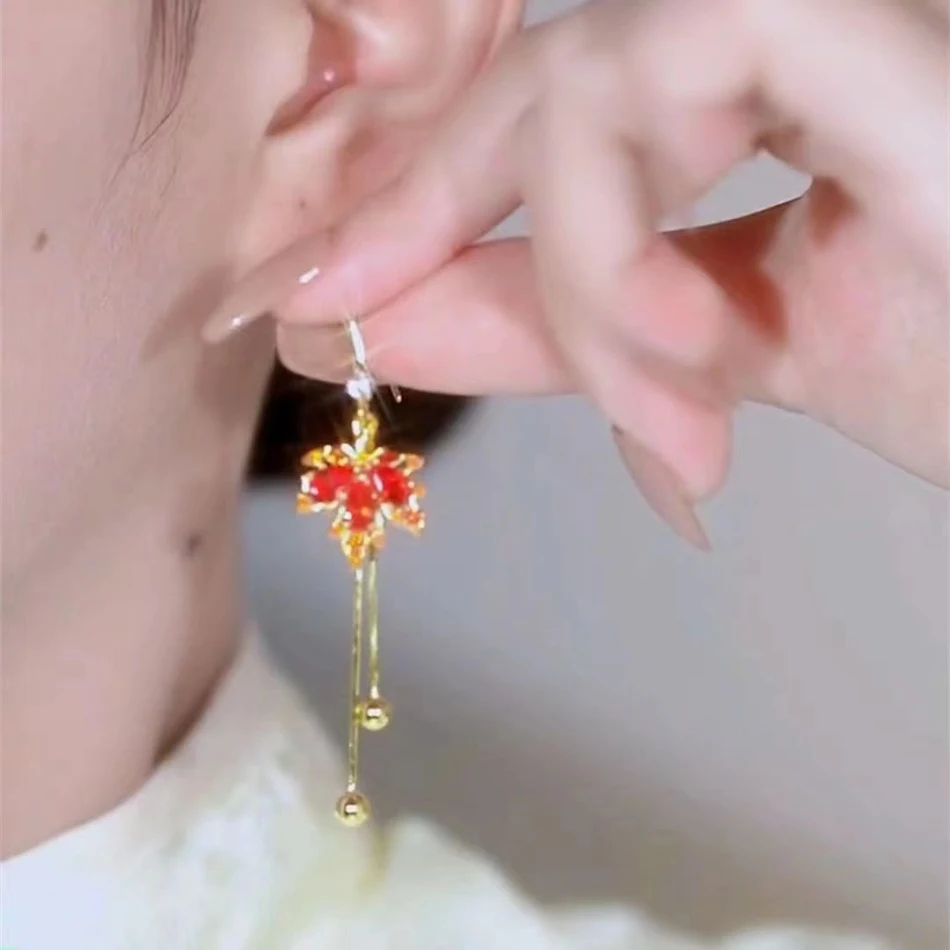 Boucles d'oreilles feuille d'érable rouge pour femmes