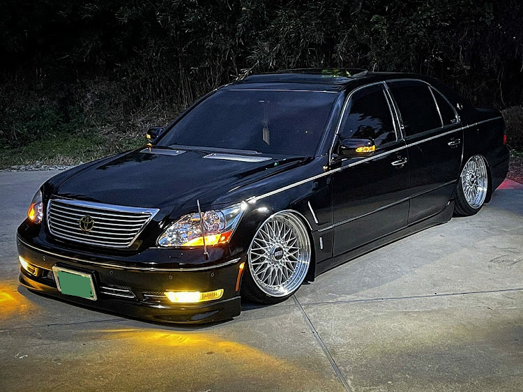 セルシオのイオン会・A-ASSOCIATION・INSPIRATION・BBS-RS・生脚派に関するカスタム事例の投稿画像1枚目