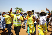 ANC supporters chanting songs as they welcome President Cyril Ramaphosa who led the party on the campaign trail in Tshwane, Pretoria, on Friday. Picture: 