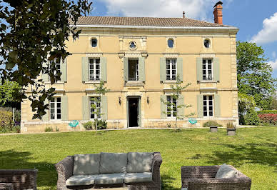 Maison avec piscine et jardin 5