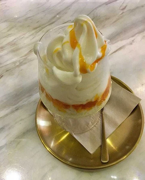 Vanilla Ice Cream With Mango Crush