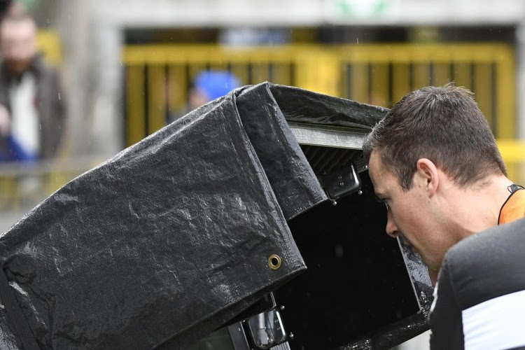 Ook Coucke heeft zijn mening over videoref in Club-STVV... En u kan kiezen tussen de serieuze en - euh - minder serieuze