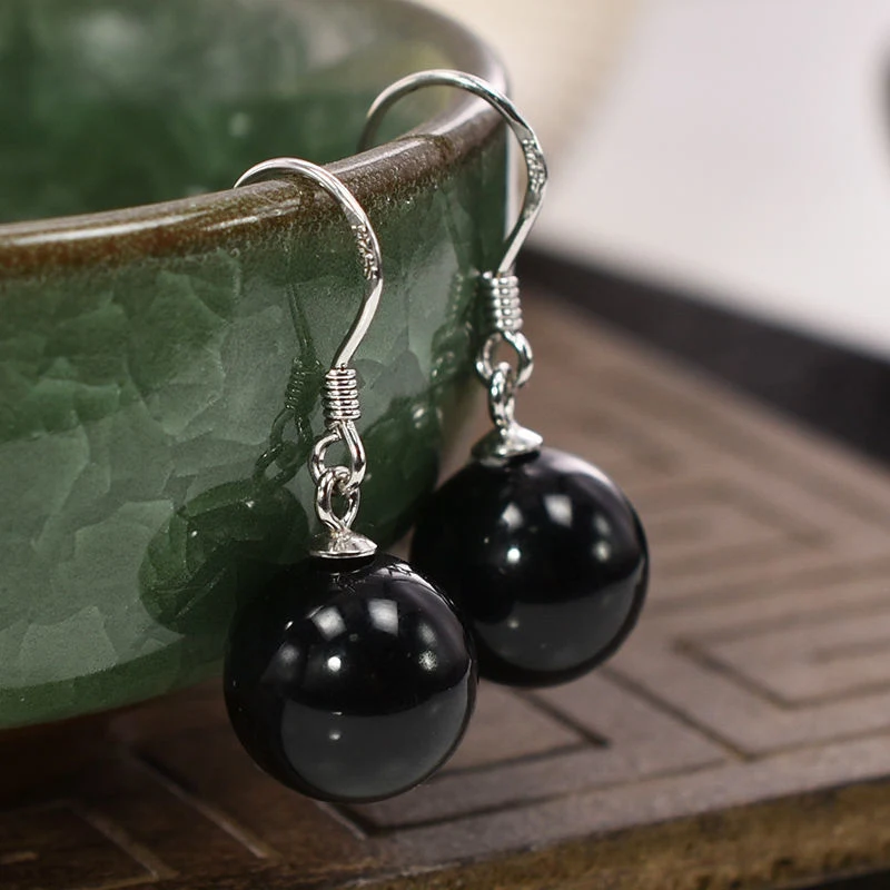 Naturalne kolczyki z agatu srebrne zielony chalcedon. Piękna biżuteria, podkreślająca styl i urodę. Idealne na prezent dla kobiety.