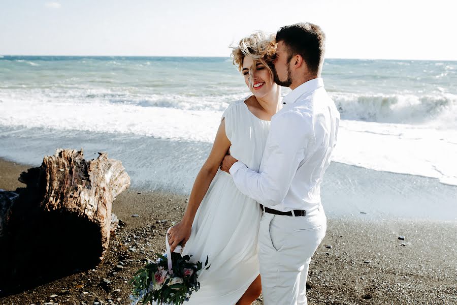 Fotógrafo de casamento Alena Litvinova (litvinovasochi). Foto de 28 de outubro 2016